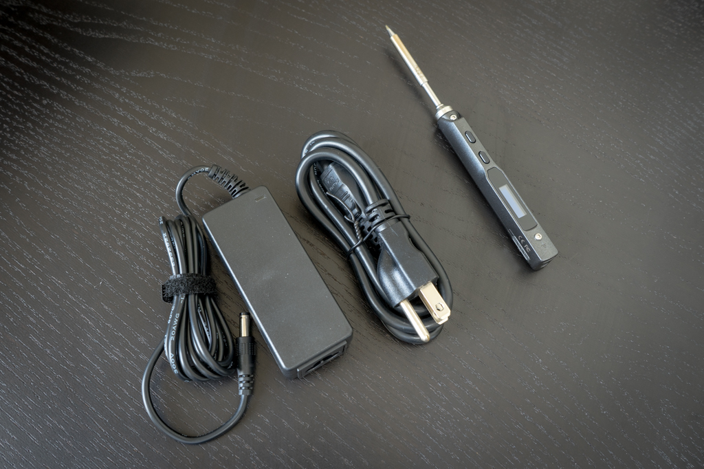 TS-100 smart soldering iron. Package contents.
