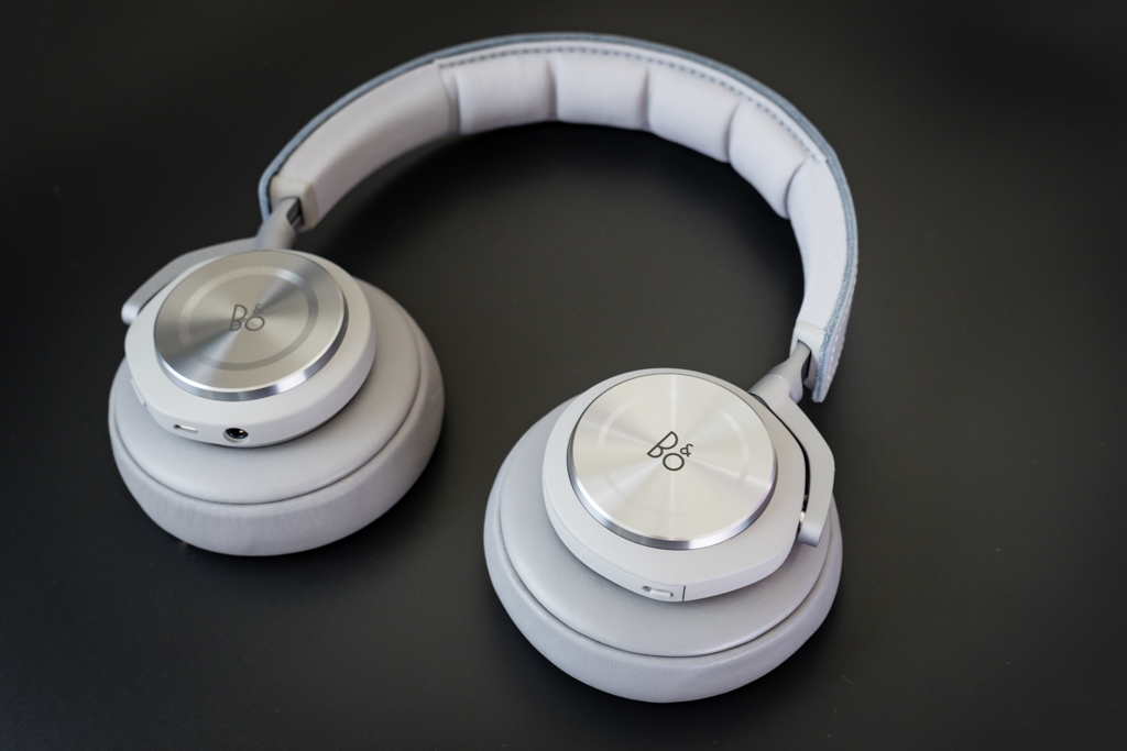 Beoplay H7 Headphones - Folded Flat.
