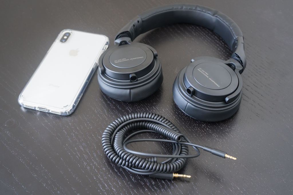 Beyerdynamic DT240 Pro - Size comparison with iPhone X.