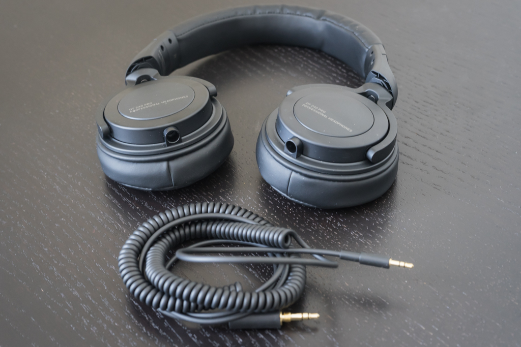 Beyerdynamic DT240 Pro - Audio jack and coil cable.