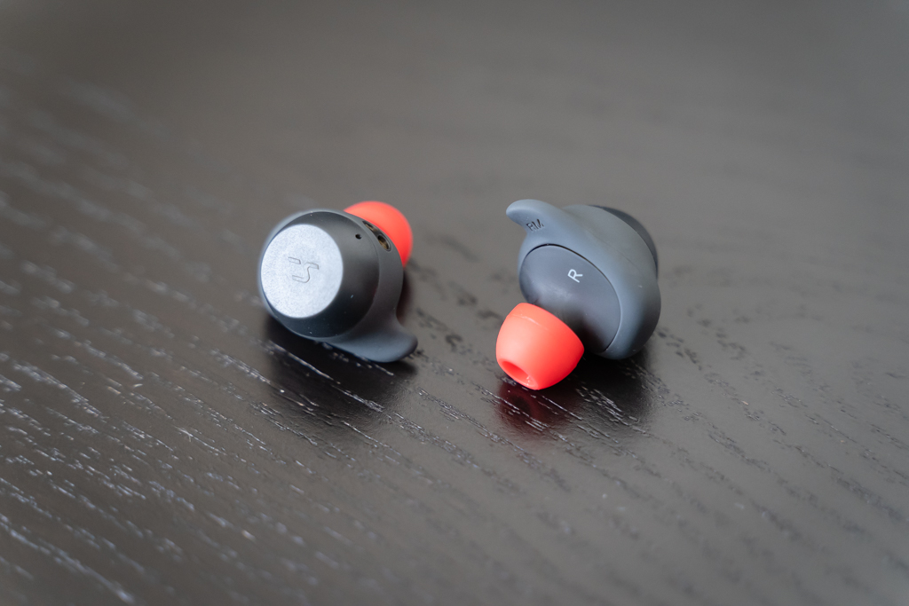 Havit G1W. Right and left earbuds.