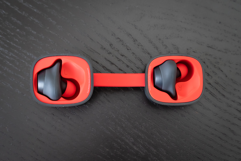 Havit G1W. Earbuds are magnetically engaged inside the case.