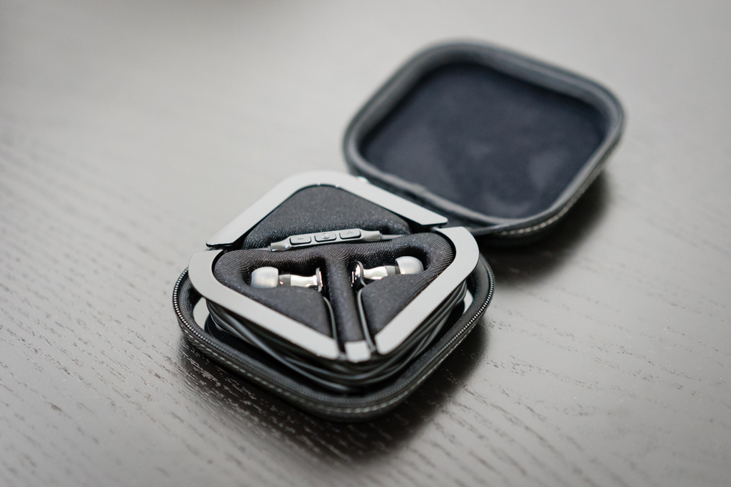 Momentum In-Ear Case