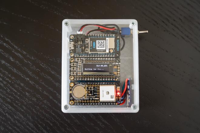 GPS logger waiting to get a fix. The red led blinks constantly while searching for satellites. Once a fix is acquired, it blinks every 15 seconds.