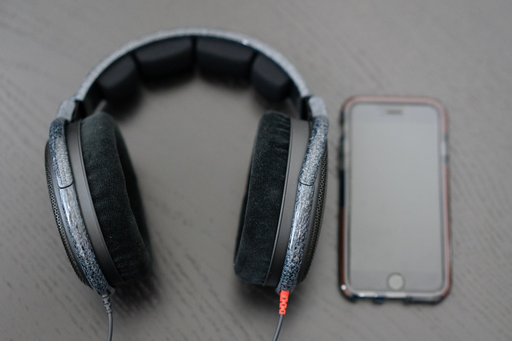 “Sennheiser HD 600 and iPhone 6 Size Comparison”